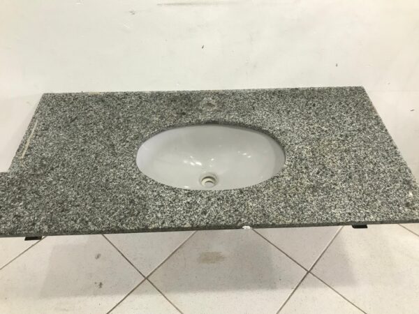 Bancadas Granito Cinza Maua 1e Bancada em Granito Cinza Mauá com Cuba de Embutir