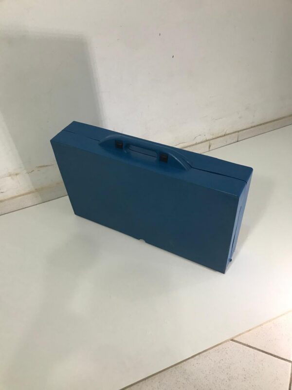 MESA CAMPING COM 4 BANQUETAS - 20 Mesa de Camping com 4 Banquetas e Maleta