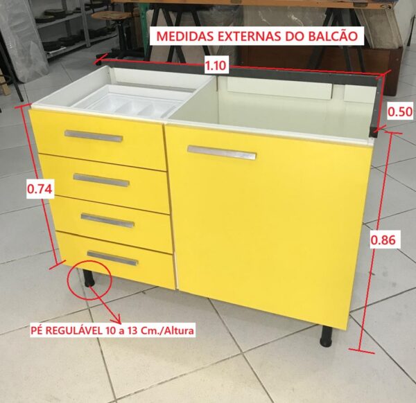 15- Balcão Gourmet com Tampo em Granito e Acabamento em Laca Amarela