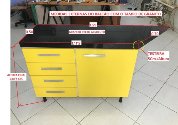 25-A Balcão Gourmet com Tampo em Granito e Acabamento em Laca Amarela