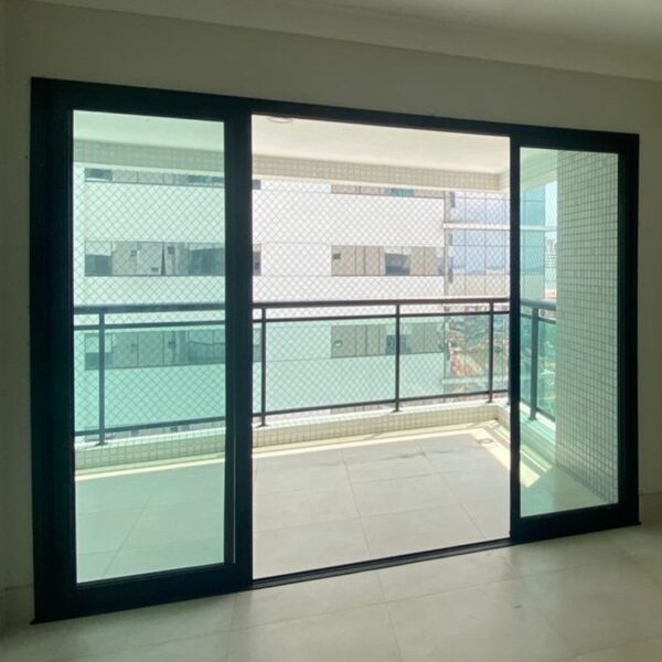 5-Kit Portas Vidros 4 Folhas P Sacada-8a.png Kit de Porta de Sacada em Vidro Verde com Alumínio Preto - 4 Folhas