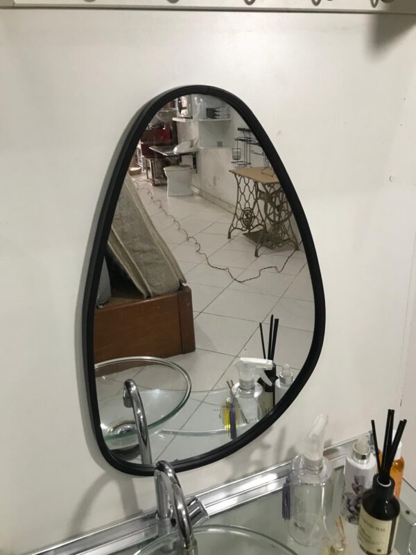 12- Espelho Orgânico Decorativo com Moldura Preta 60x40