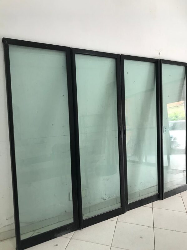 Kit Porta de Vidro Temperado Verde e Alumínio Preto